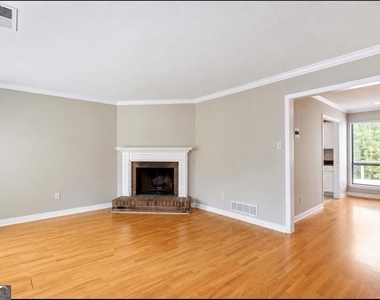 2390 Newport Landing - Photo Thumbnail 2