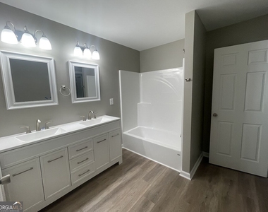 4599 Lexington Road - Photo Thumbnail 10