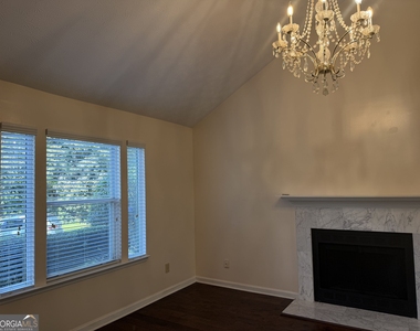 4654 Hampton Ne - Photo Thumbnail 4