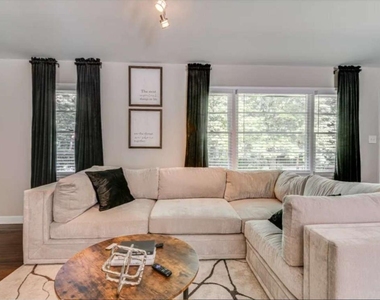 3305 Flowers Drive - Photo Thumbnail 4