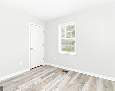 229 Hampton Drive - Photo Thumbnail 8