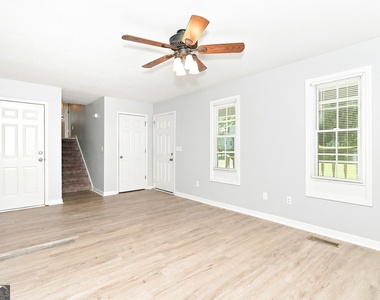 229 Hampton Drive - Photo Thumbnail 5