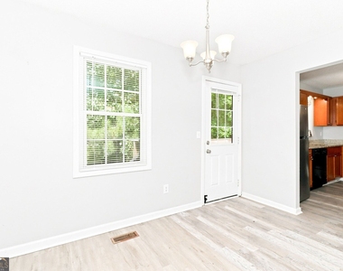 229 Hampton Drive - Photo Thumbnail 7