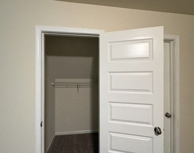 665 Carlton Pointe Drive - Photo Thumbnail 10
