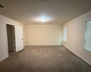 665 Carlton Pointe Drive - Photo Thumbnail 9