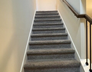 665 Carlton Pointe Drive - Photo Thumbnail 4