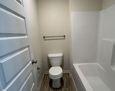 665 Carlton Pointe Drive - Photo Thumbnail 19