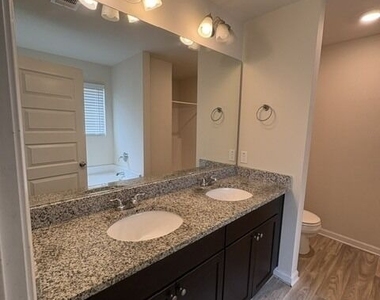665 Carlton Pointe Drive - Photo Thumbnail 13