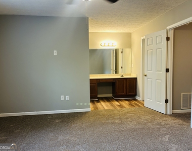207 Hillcrest Drive - Photo Thumbnail 15
