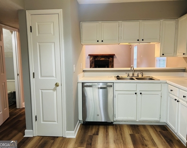 207 Hillcrest Drive - Photo Thumbnail 6