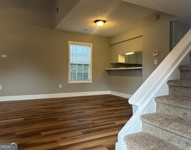 207 Hillcrest Drive - Photo Thumbnail 1