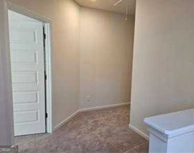 265 Dupont Drive - Photo Thumbnail 7