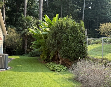 3897 Saddlecreek Drive - Photo Thumbnail 2