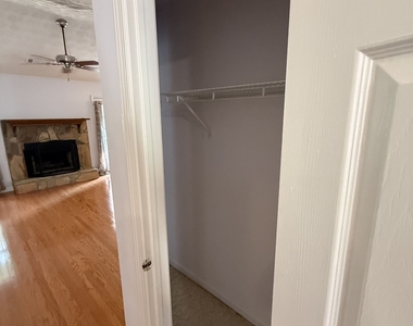 3897 Saddlecreek Drive - Photo Thumbnail 14