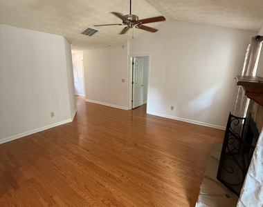 3897 Saddlecreek Drive - Photo Thumbnail 17