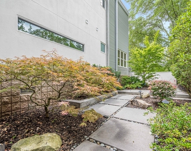 2269 Briarwood Hills Drive Ne - Photo Thumbnail 7