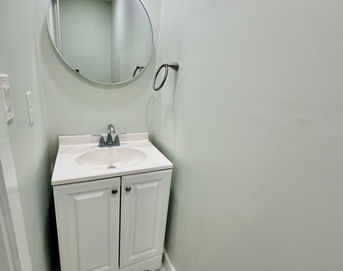 1258 Creekside Court Se - Photo Thumbnail 3