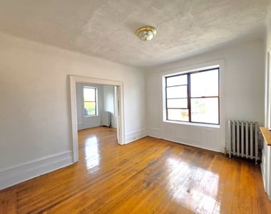 31-4 32nd Street - Photo Thumbnail 3