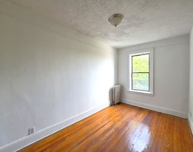 31-4 32nd Street - Photo Thumbnail 9