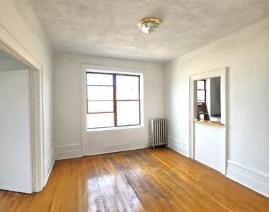 31-4 32nd Street - Photo Thumbnail 4