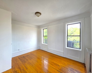 31-4 32nd Street - Photo Thumbnail 6