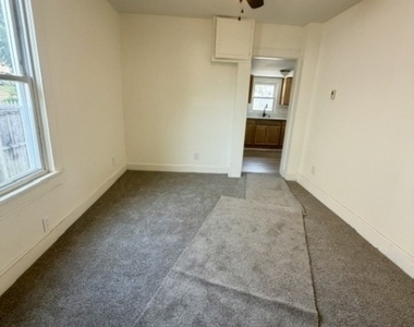 37 E Mcfarlan St - Photo Thumbnail 3