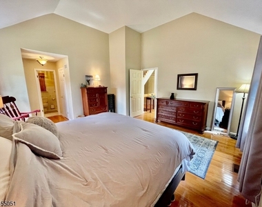 2 Hawthorne Pl - Photo Thumbnail 7
