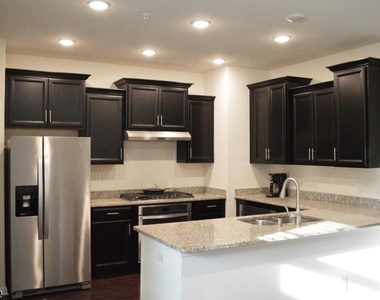 80 Albert Ct - Photo Thumbnail 1