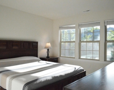 80 Albert Ct - Photo Thumbnail 8