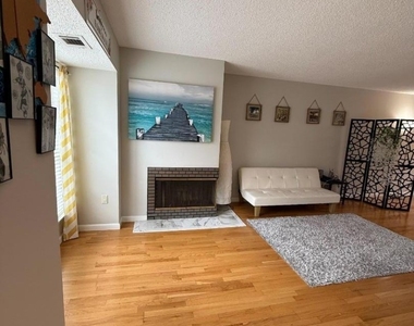 1902 Bayley Ct - Photo Thumbnail 6