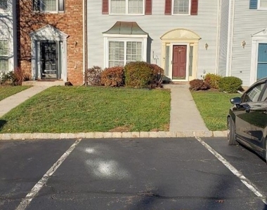 1902 Bayley Ct - Photo Thumbnail 1