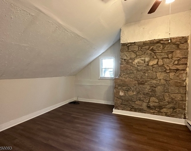 14 W Main St Apt B - Photo Thumbnail 13