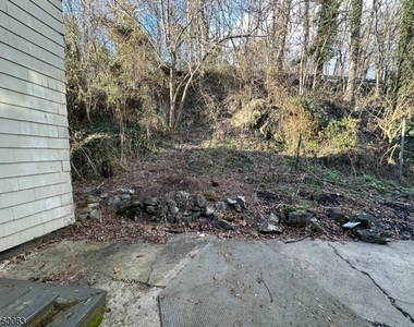 14 W Main St Apt B - Photo Thumbnail 2