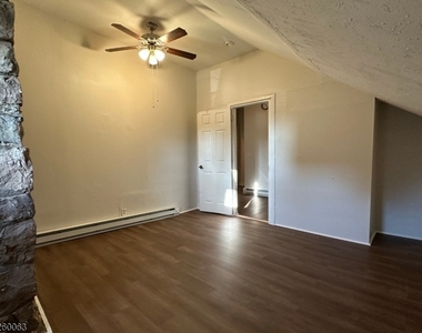 14 W Main St Apt B - Photo Thumbnail 15