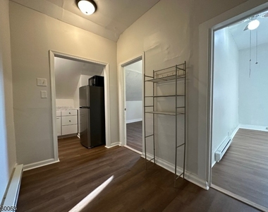 14 W Main St Apt B - Photo Thumbnail 7