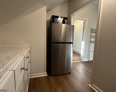 14 W Main St Apt B - Photo Thumbnail 10