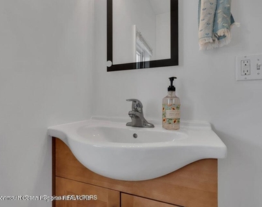 1708 Lake Drive - Photo Thumbnail 33