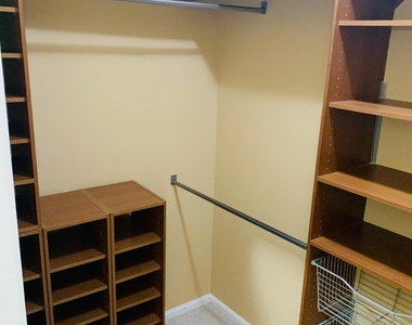 566 St Andrews Place - Photo Thumbnail 10