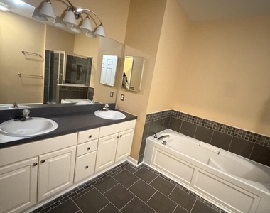 566 St Andrews Place - Photo Thumbnail 14