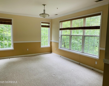 566 St Andrews Place - Photo Thumbnail 5