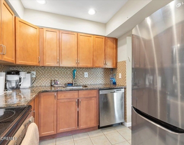119 Avery Avenue - Photo Thumbnail 7