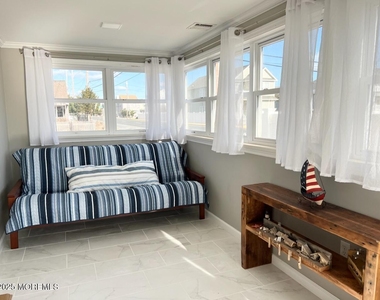112 Kerr Avenue - Photo Thumbnail 7