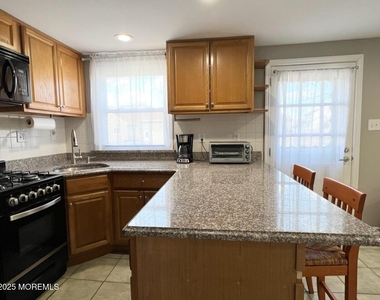 112 Kerr Avenue - Photo Thumbnail 6
