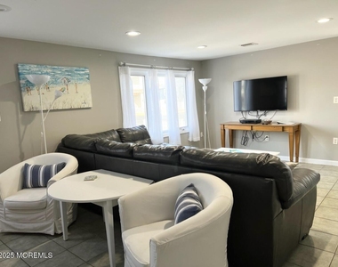 112 Kerr Avenue - Photo Thumbnail 3