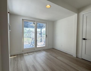 128 Sampson Place - Photo Thumbnail 3