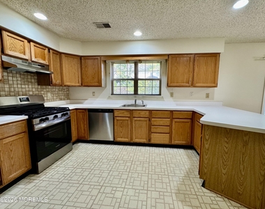 3 Longbrook Lane - Photo Thumbnail 7