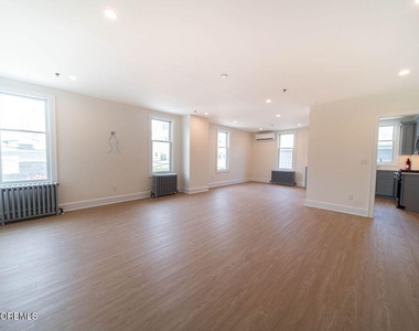1125 E Ocean Avenue - Photo Thumbnail 1