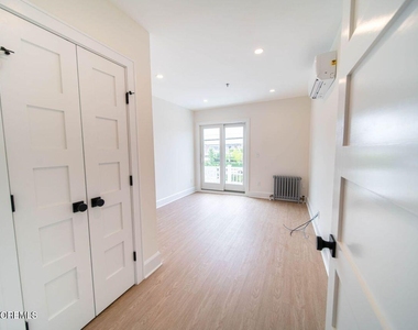 1125 E Ocean Avenue - Photo Thumbnail 5