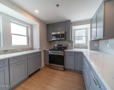 1125 E Ocean Avenue - Photo Thumbnail 5