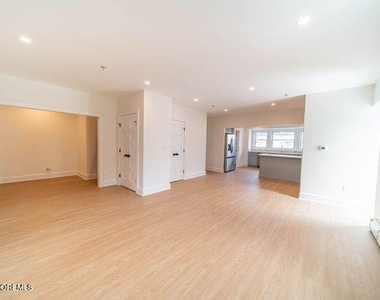 1125 E Ocean Avenue - Photo Thumbnail 7